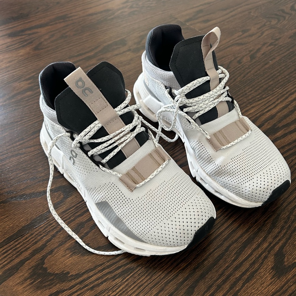 On Running Women's Athletic Shoes - White and Tan